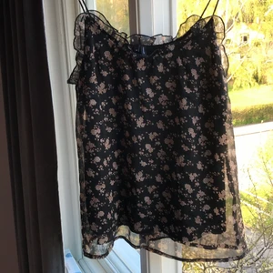 Gulligt linne - Gulligt blommigt linne från Vero Moda som jag använt 1 gång