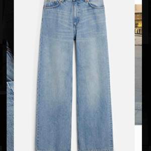 säljer mina supersnygga YOKO jeans från monki pga att jag önskar annan storlek, fick hem dem för ca 1 månad sen och har endast hunnit använda dem ca 5-7 gånger.  Nypris- 400kr  Superbra skick