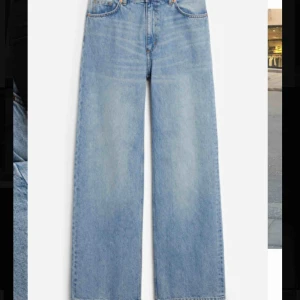 Jeans - säljer mina supersnygga YOKO jeans från monki pga att jag önskar annan storlek, fick hem dem för ca 1 månad sen och har endast hunnit använda dem ca 5-7 gånger.  Nypris- 400kr  Superbra skick