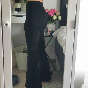  - Jättefina utsvängda byxor🤗