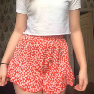  - Blommiga shorts❤️ Buda gärna 