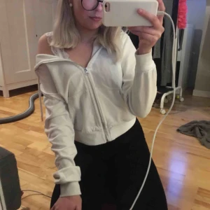  - Fin hoodie med dragkedja😆