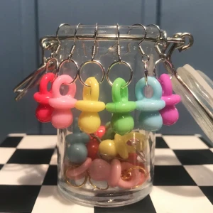 Accessoarer - Supergulliga napp-örhängen som jag gjort själv!🍒Säljer för 60kr/par. Frakten ingår i priset! Skriv privat för fler bilder. :)