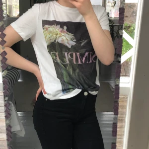 T-shirt - En t-shirt i storlek XS.  85 kr med frakten inräknad!💕