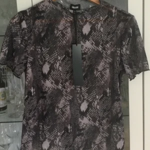 Top - Ny ormskinns mönstrad top