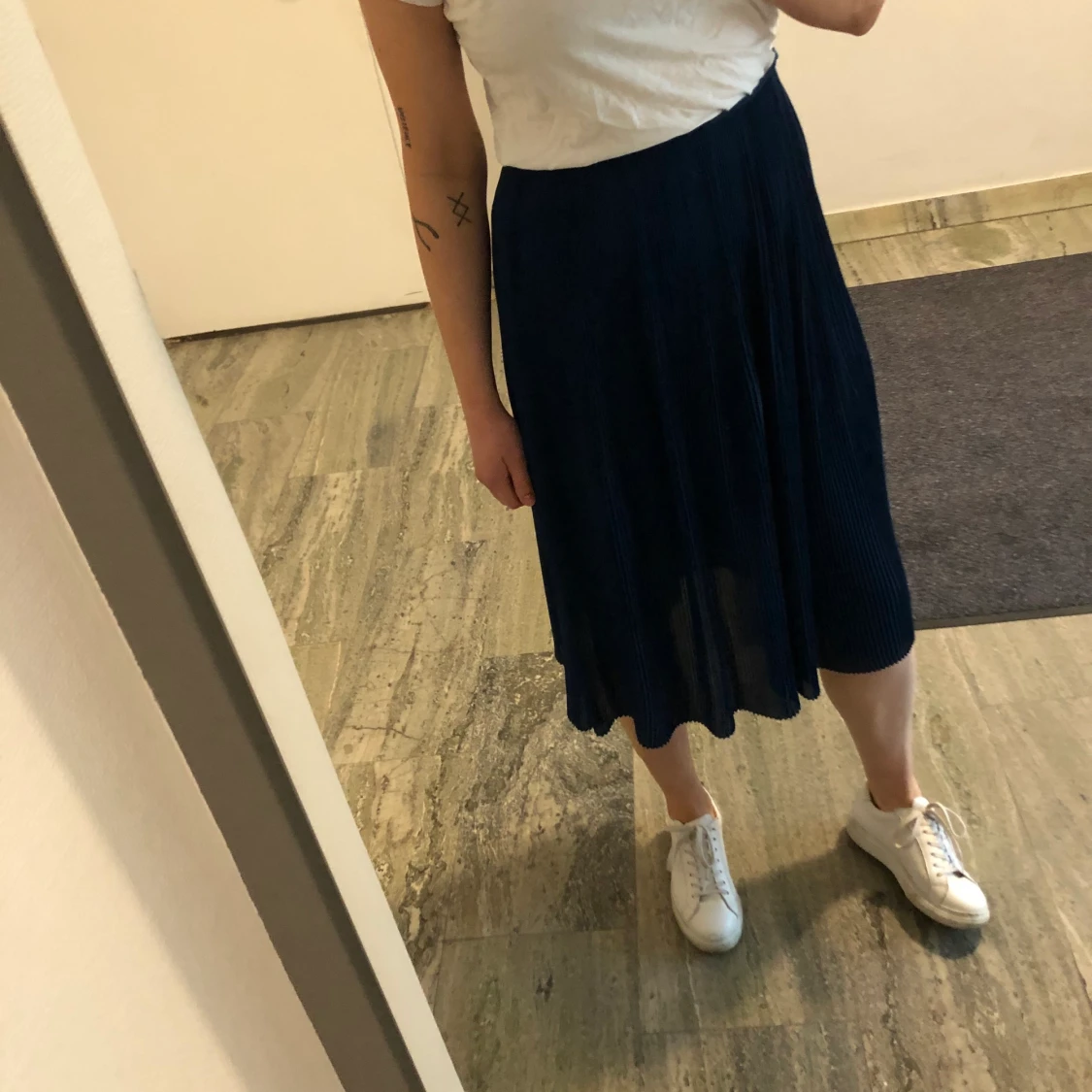 Blå plisserad kjol från Samsøe Samsøe 