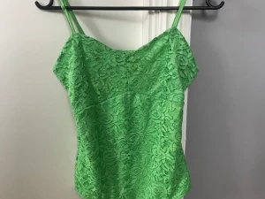 Grön body - En jättefin och somrig body i grönt! Köpare står för frakten