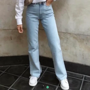 Weekday jeans - De snyggaste weekday jeansen! W26 L32 och i nyskick, säljer pga att de är förstora. Buda☺️
