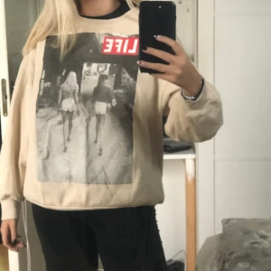 Sweatshirt  - Säljer min sweatshirt som inte kommer till användning längre 