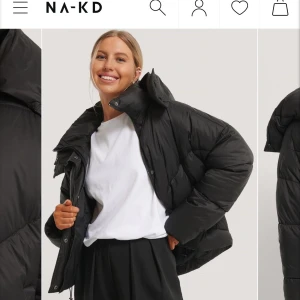 Puffer jacket med luva  - Säljer min nya puffer jacka från NA-KD. Köpt för ca en månad sedan och har bara använt 1 gång. Jackan är helt slutsåld på hemsidan. Inköpspris 699kr. Jackan är snygg och mysig då det ingår en luva till ☺️ frakt igår i priset (spårbart) ❤️ 