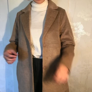 Beige höstkappa - Helt oanvänd med lappen kvar! Kan posta eller mötas i sthlm 💕💕