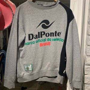 Vintage tröja - Jätte cool och trendig vintage tröja. Vid mycket intresserade blir det budning.