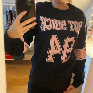 Tröja  - Storlek xs,aldrig använd . Säljer för 20 kr då den är som ny kan dock säljas billigare vid snabb affär:)