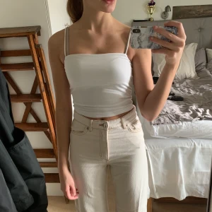 Gina linne Strl S - Fint vitt linne i strl S utan fläckar, använd ett fåtal gånger💕 Fraktkostnad mellan 22 - 63kr 💕✨