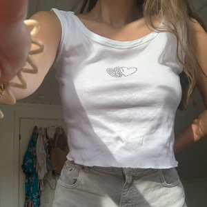 Linne retro - Sött linne som jag sytt upp och sytt in själv, se bilder. Passar M och S! Frakt tillkommer på 49kr              Lägger du bud måste du stå för budet!