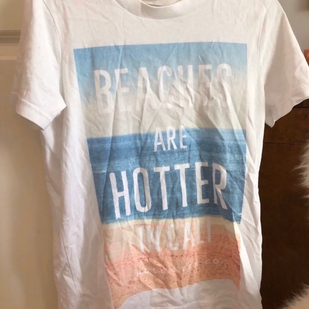 Hollister t-shirt. . T-shirts.