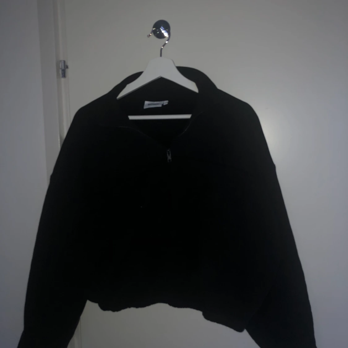 Croppad sweatshirt med 1/3 krage