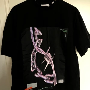 T-shirt med tryck - Ball T-shirt från collusion, bra skick, använt den som oversize tee men passar vanlig M, frakt inkluderat i priset