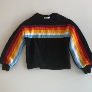 Stickad tröja , strl XS - Från Newyorker, muddar i slutet av armarna