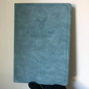 iPad fodral - ipad fodral 10.5" De är perfekt kvalitet. 100 nytt.   Hämtas i Storskogstorget, Näckrosen T Eller frakt: 25kr