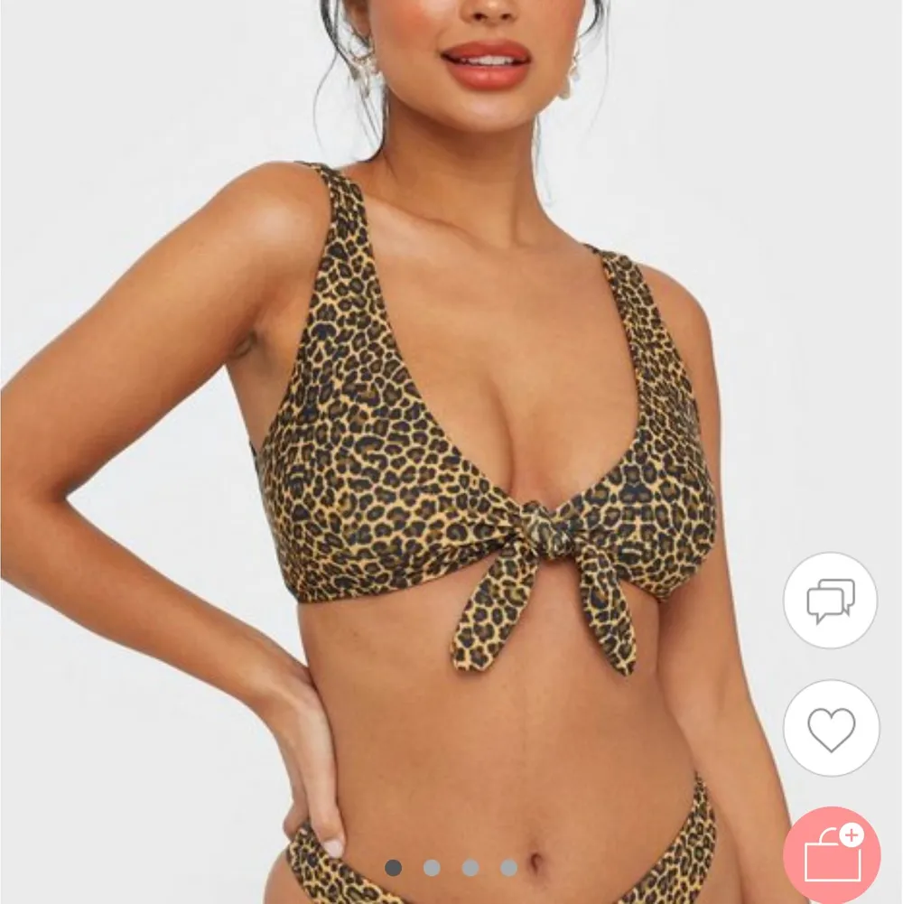 Säljer denna superfina bikiniöverdel som är köpt från Nelly. Den är perfekt att sola i och gör att man ser brun ut 💞. Övrigt.