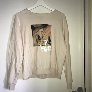 Topp - Tröja från hm x ariana grande storlek M 
