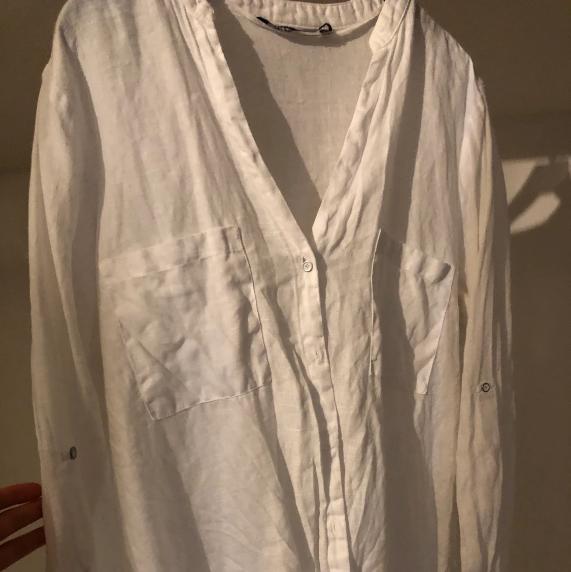 Vit linneskjorta 