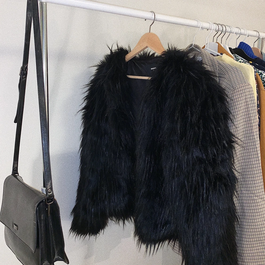 FAKE^ pälsjacka från Bik bok ☕️