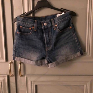  - Fina jeansshorts från Levi’s!  Storlek S  Använda 1 gång!  Frakt tillkommer 📦