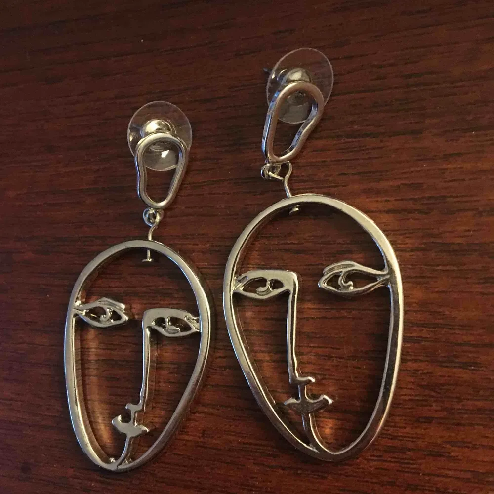 Oanvända fina örhängen från Zara! 😍 Inte silver.. Accessoarer.