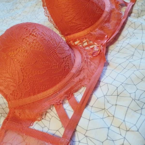  - Super snygg BH som aldrig använts. Oklart varför jag trodde att jag hade 70C.  Från Primark därav priset, fantastisk kvalité dock! Lätt push.  Skickas (max 37kr frakt) eller möts i Göteborg.