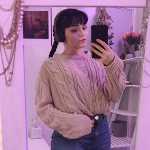 Stickad tröja - Rosa stickad tröja köpt från lager 157. I gott skick! Frakt tillkommer