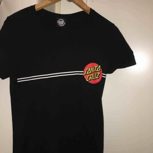  - Santa cruze tröja säljes pga att den ej kommer till användning. I fint skick o har använts 2-5 gånger. I storlek M men passar även s och xs 