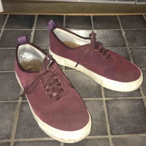  - Eytys mother suede strl 42 Gott skick  Normalt slitage  Sulan ej nedgången, se bild   Hämtas i Skanstull  
