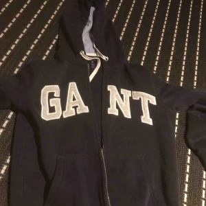  - jätte fin gant kofta köpts för 600kr säljer den för 150kr den är i jätte bra skick kan mötas upp i örebro eller så kan jag skicka den