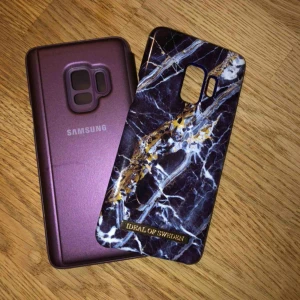  - 2 st skal till Samsung S8.  Säljes tillsammans.