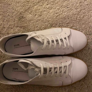  - Hope Skor Sneakers Low-tops Billie Sneaker WHITE, storlek 44, cond 9/10. Priset kan diskuteras. 