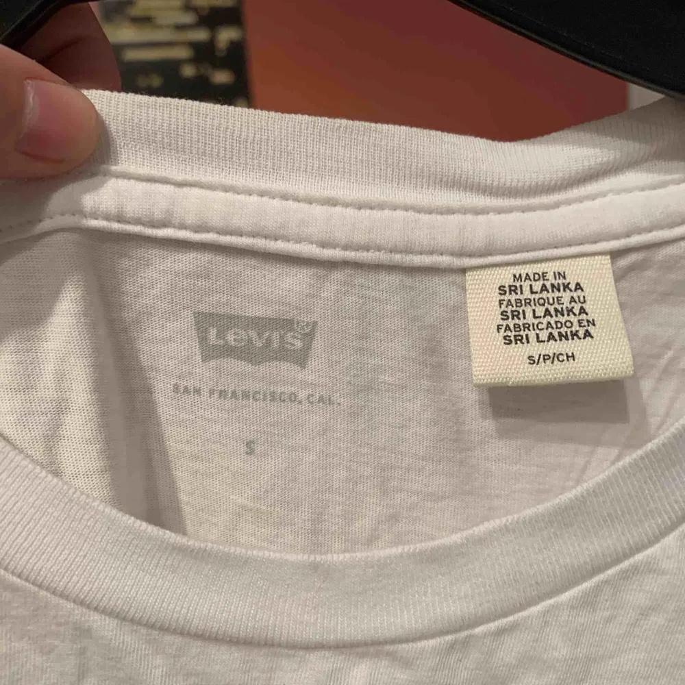 Snygg t-shirt från Levi’s! Använd endast 2 gånger. . T-shirts.