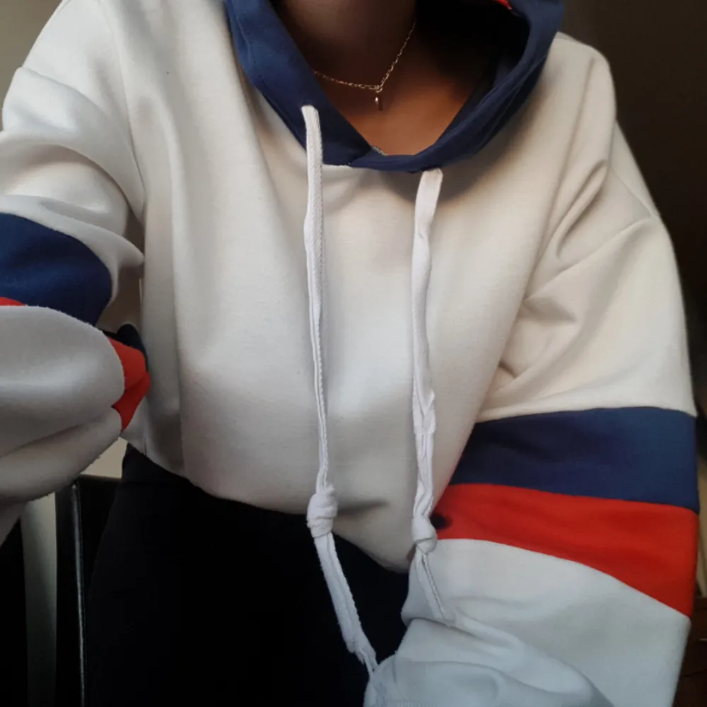 Jättefin hoodie som knappt är använd, kan passa S också 💞 FRAKT INKLUDERAD I PRISET . Hoodies.