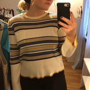  - Fin tröja från Urban outfitters, köpt här på plick. Säljs för att den aldrig används. Frakt tillkommer 