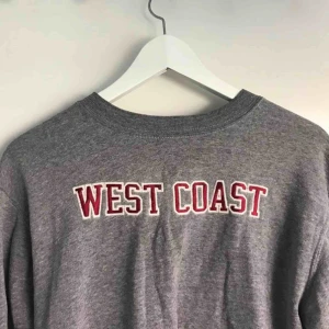  - mysig tjocktröja i nyskick, frakt ingår ej