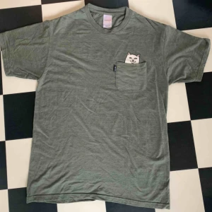  - T-shirt från ripNdip, jättefin och bra skick men används ej! Frakt tillkommer:)