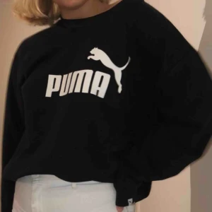  - Collagetröja från Puma i stl XL, passar bra som oversize för XS-M! Möts upp i Linköping eller fraktar, men då tillkommer konstscen för frakten 💘💞💖