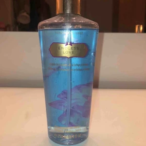 Body spray  - Två parfymer från Victoria Secret som inte kommer till användning! 