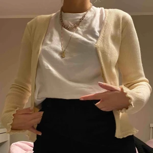  - Supersöt kofta från humana!!!! Skulle mer säga att det är en storlek S  :) frakt kan tillkomma