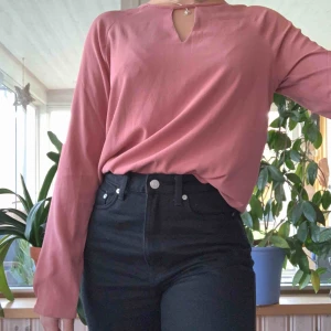  - Fin blus från Only💝 endast använd 5 gånger och i bra skick. 80 kr + frakt, nypris 299 kr 