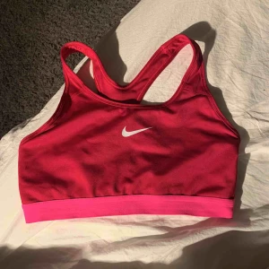  - Mörkrosa sport-bh från nike! Köparen stär för frakt. 