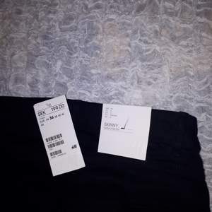 Vanliga svarta jeans från H&M som är helt oanvända!🍁