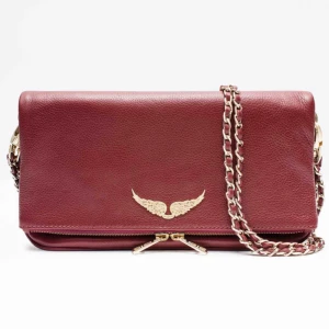  - OBS!!!! Villig att gå ner i pris vid snabb affär!!!!!!  Säljer mina fina Zadig väska då jag inte använder den längre. Den är i jätte fint skick och i perfekt mörkröd nyans för hösten, väskan är slutsåld och finns inte i butik längre.