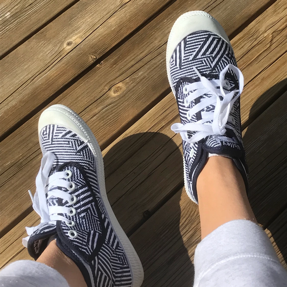 Vita och blå Sneakers med unikt mönster - 90